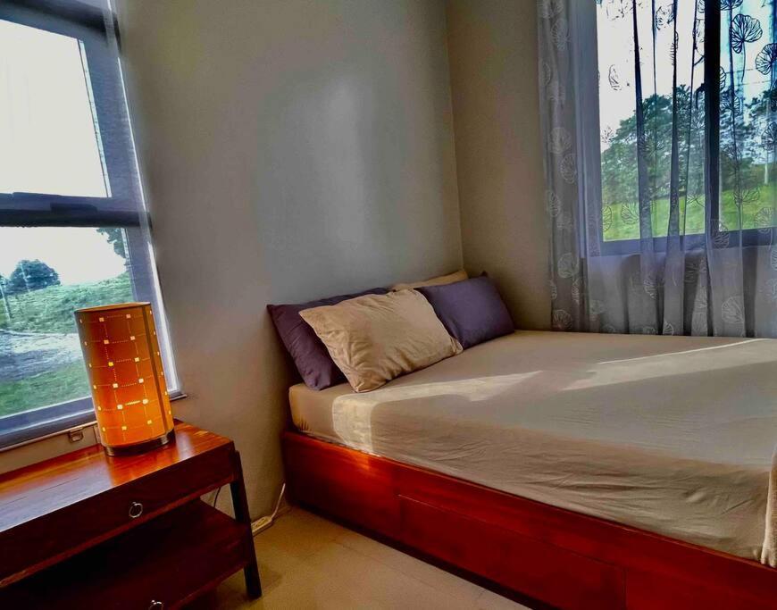 Overlooking Staycation At Sandari Batulao Tagaytay City Exterior foto